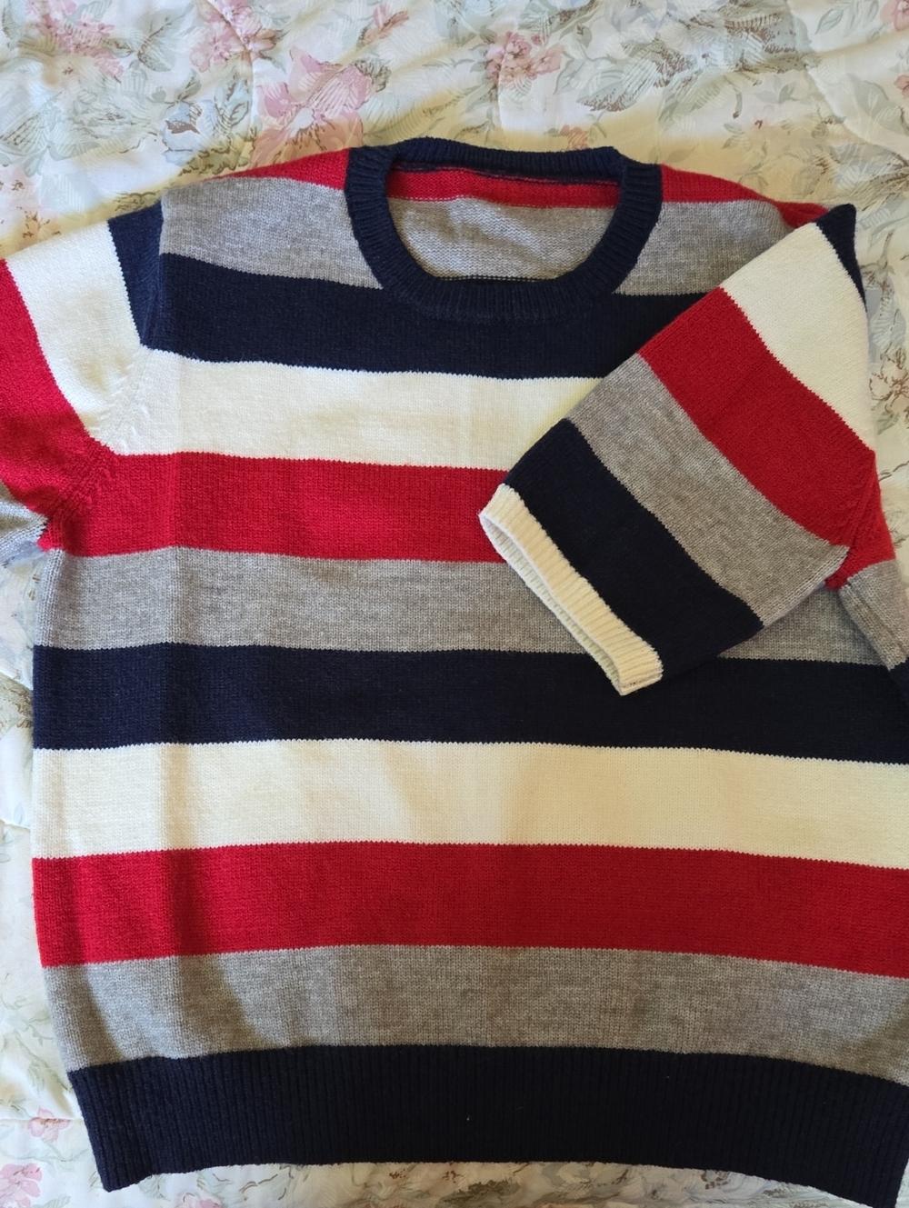 Boutique Color‑Block Knit Sweater – Size M – Excellent Quality